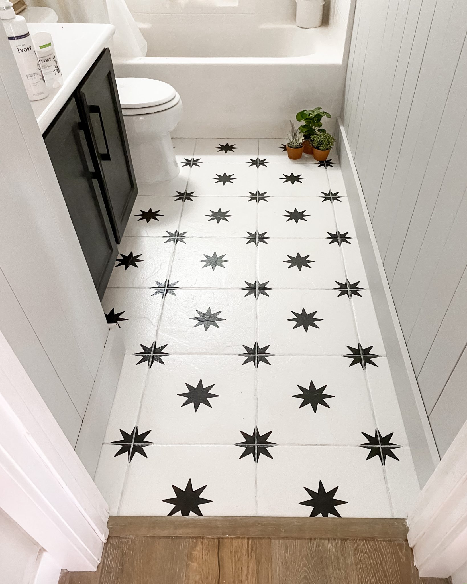 Tips to Stencil Tile Floors in your Bathroom