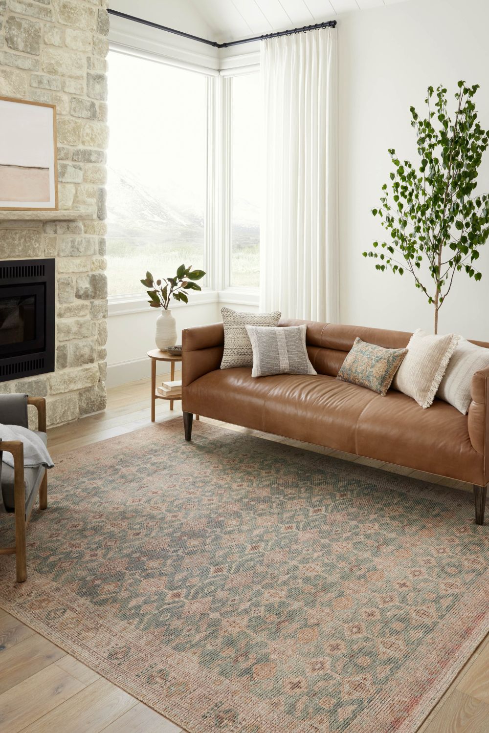 Update your living room with these modern, durable rugs from Angela Rose x Loloi. www.angelarosehome.com