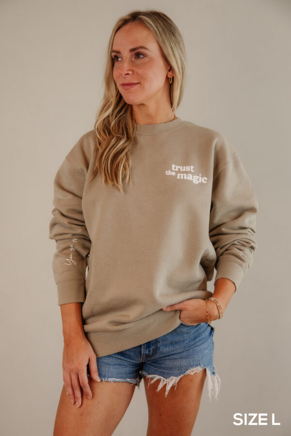 Trust the Magic | Crewneck | Cement Grey - Image 14